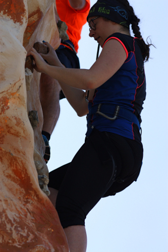 Laura sur l'épreuve d'escalade du Raid Val D'oise 2014